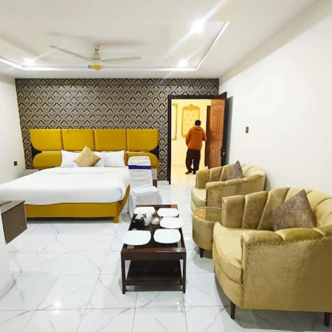 Hotel B R Lounge Multan Exterior foto