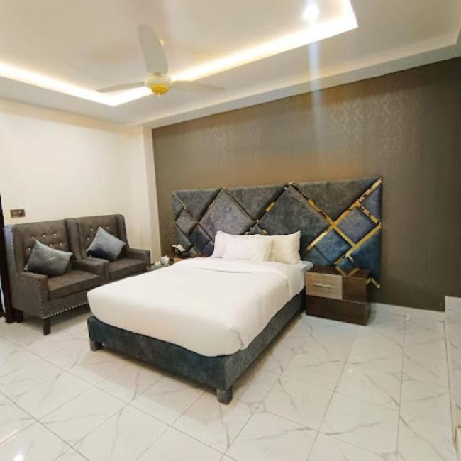 Hotel B R Lounge Multan Exterior foto