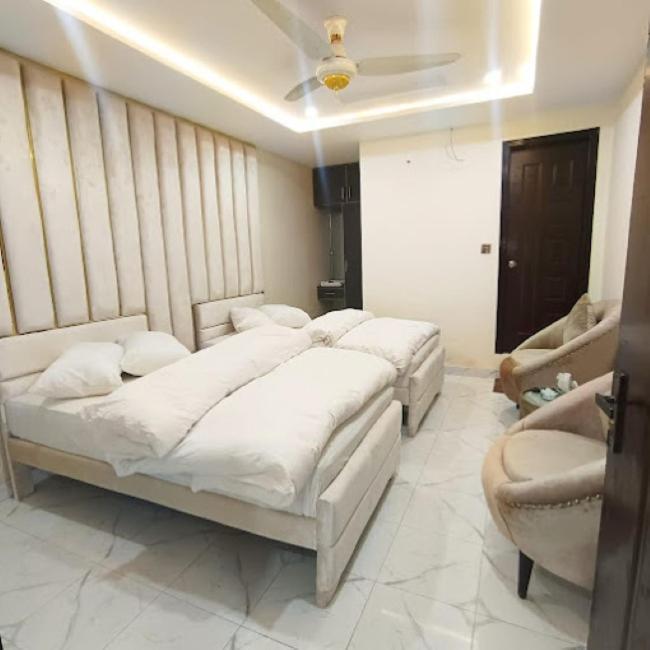 Hotel B R Lounge Multan Exterior foto