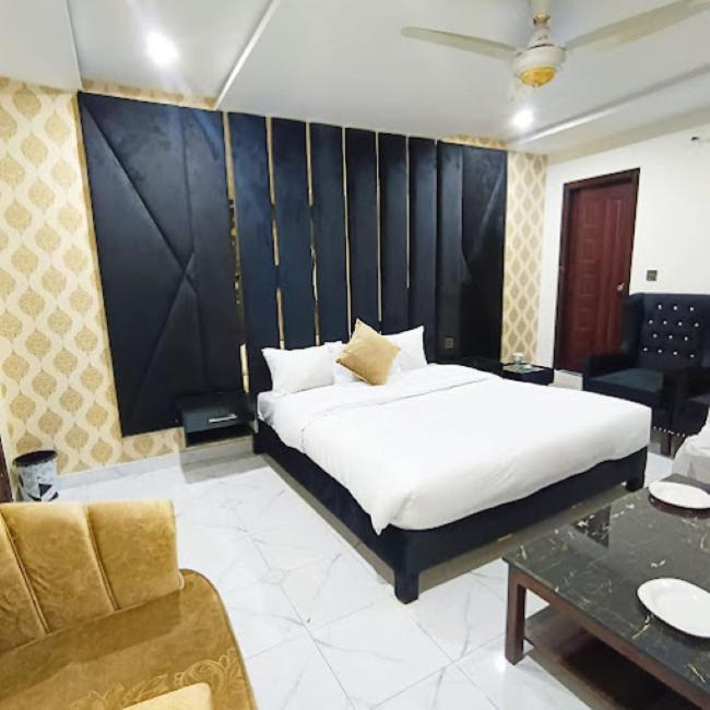 Hotel B R Lounge Multan Exterior foto